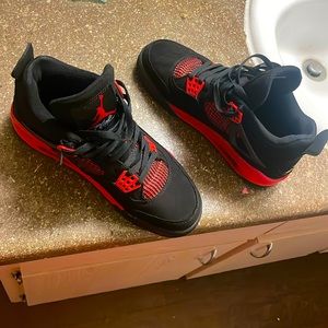 Black and red Jordan thunder 4’s